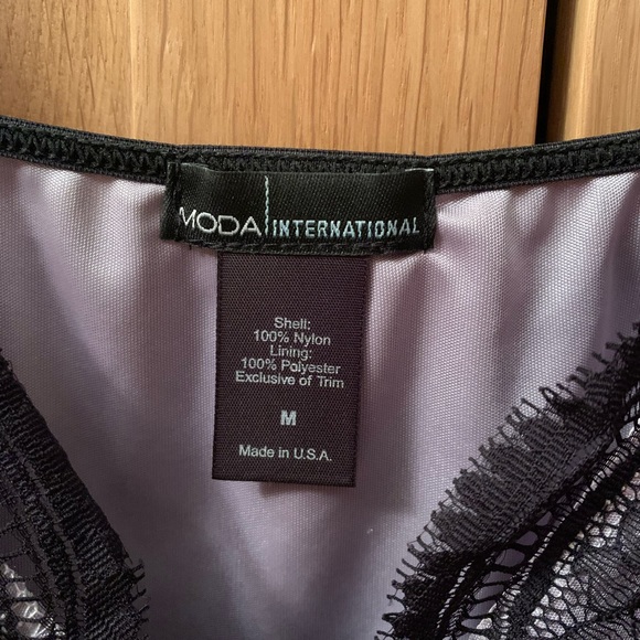 Fully lined black lace cami with thin velvet adjustable straps and Side zip - Picture 3 of 7